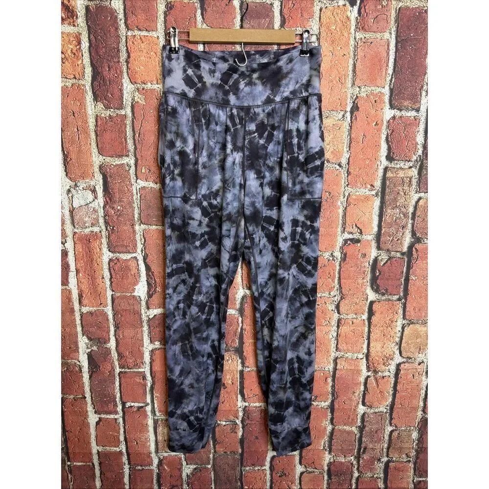 Athleta Women's Violet Salutation Printed Crop Fitness Jogger Medium Tall- MT